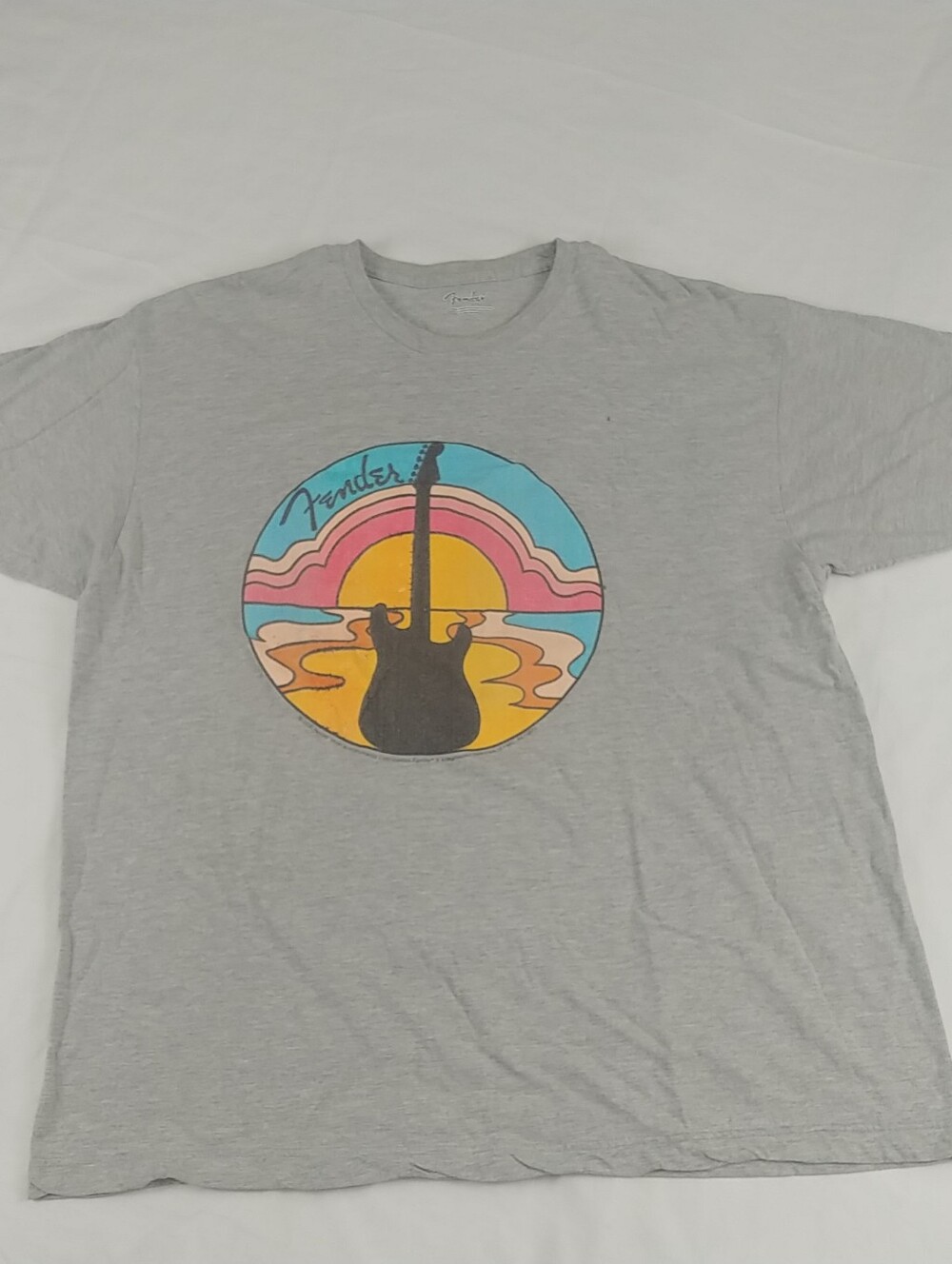 Fender Graphic TShirt Mens XL Short Sleeve Gray with Bright Graphic Seamless